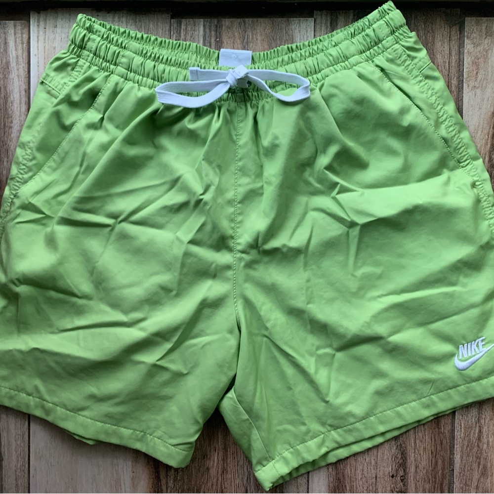 Men’s Nike Green Shorts, Size Medium